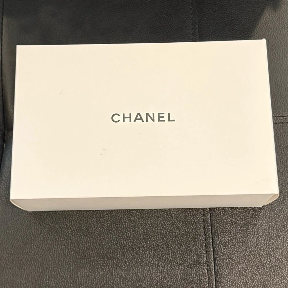 CHANEL Beauté GWP Midnight Blue Cosmetic Pouch – Gold Lettering – NIB - Picture 10 of 10